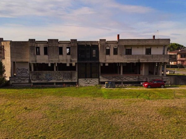 casa indipendente in vendita a Spello