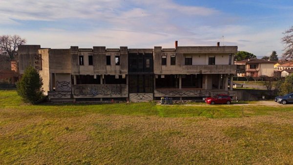 casa indipendente in vendita a Spello