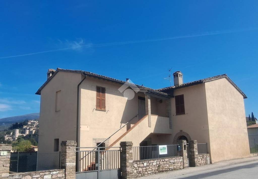casa indipendente in vendita a Spello