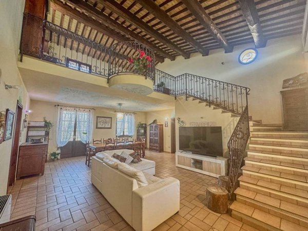 casa indipendente in vendita a Spello