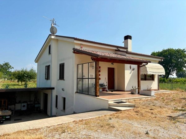 casa indipendente in vendita a Spello
