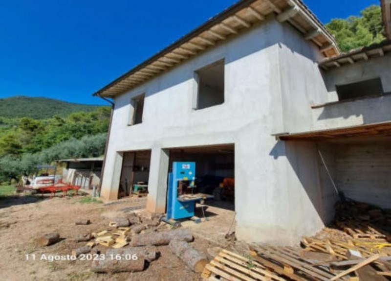 casa indipendente in vendita a Spello