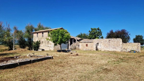 casa indipendente in vendita a Spello