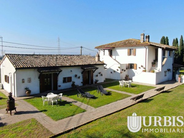casa indipendente in vendita a Spello