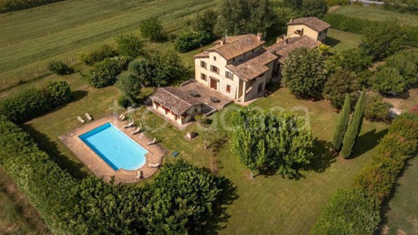 casa indipendente in vendita a Spello