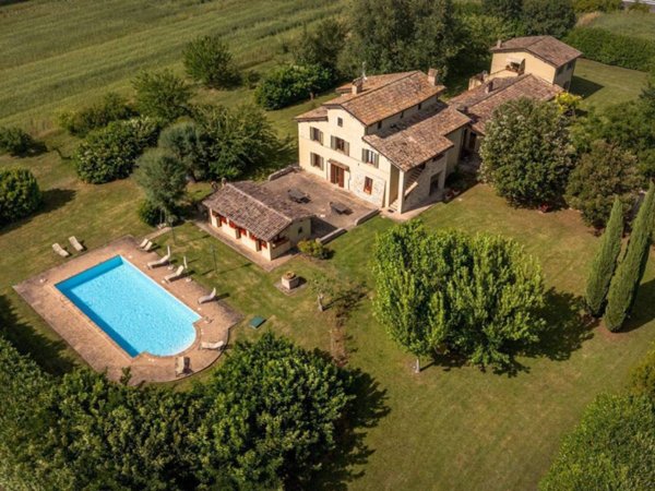 casa indipendente in vendita a Spello