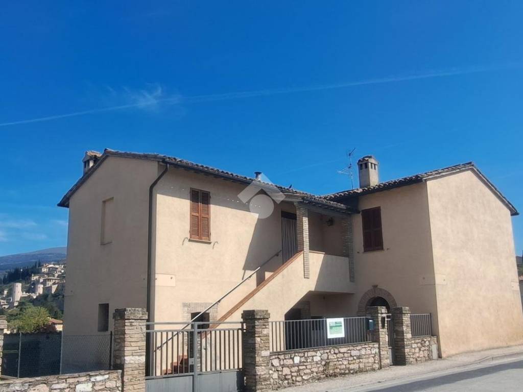 casa indipendente in vendita a Spello
