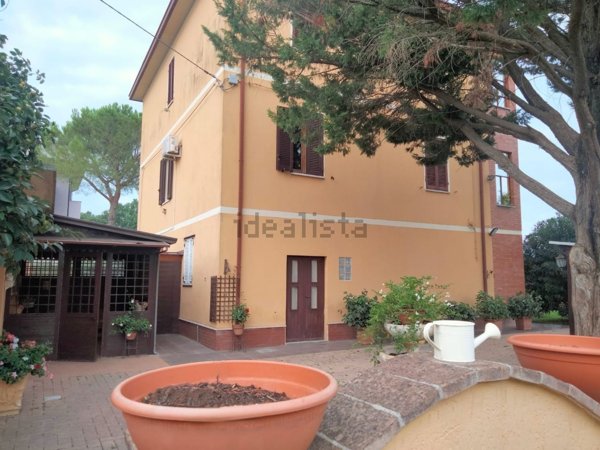 casa indipendente in vendita a Spello