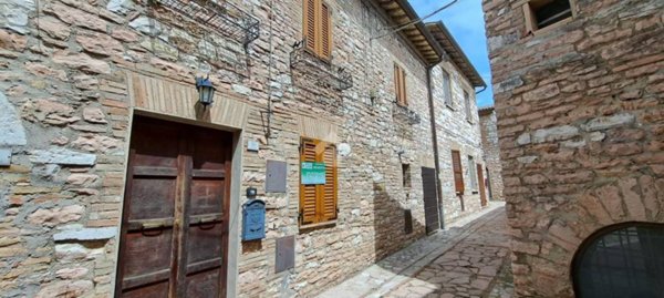 casa indipendente in vendita a Spello in zona Collepino