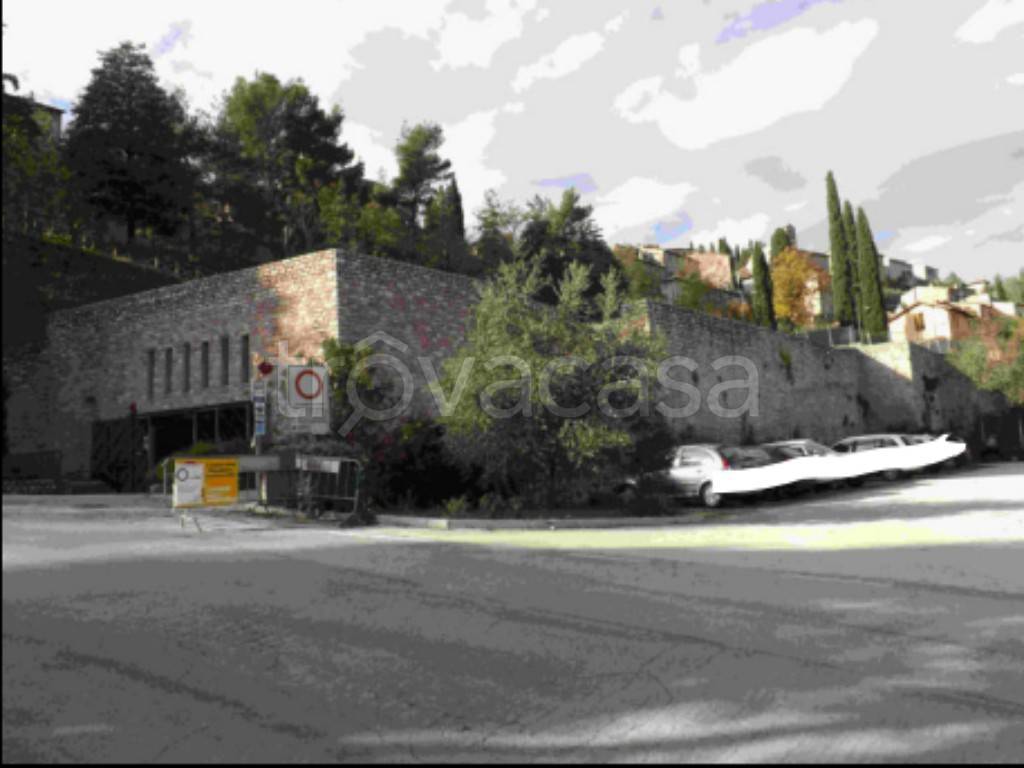 locale di sgombero in vendita a Spello