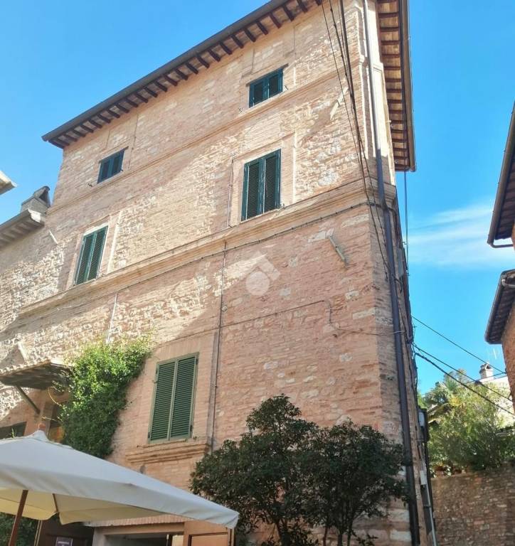 casa indipendente in vendita a Spello