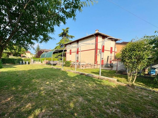 casa indipendente in vendita a Spello