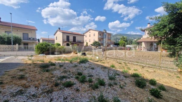 casa indipendente in vendita a Spello
