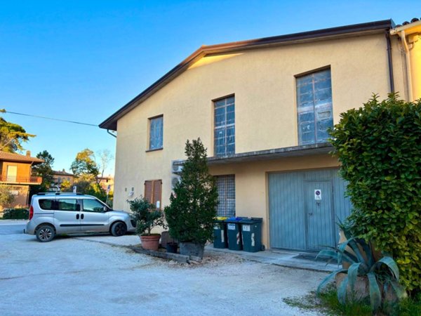 intera palazzina in vendita a Spello