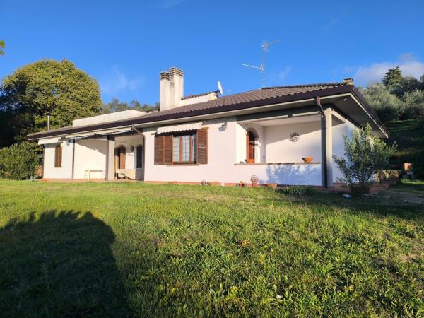 casa indipendente in vendita a Spello