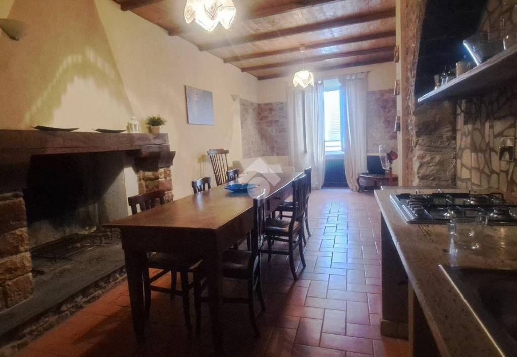 casa indipendente in vendita a Spello