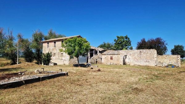 casa indipendente in vendita a Spello in zona Limiti