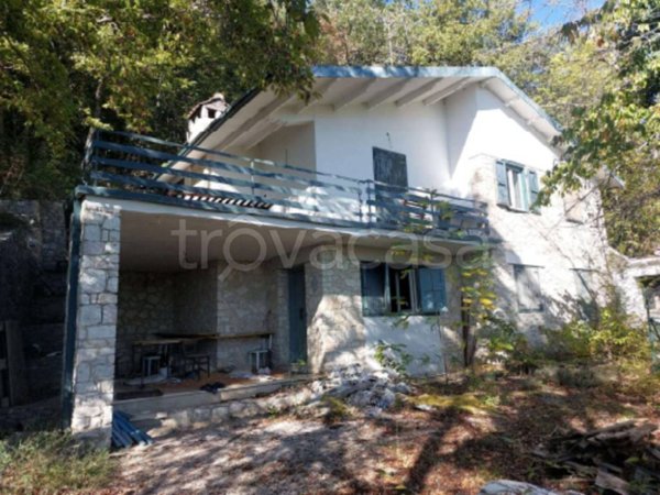 casa indipendente in vendita a Spello