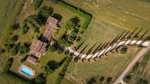 casa indipendente in vendita a Spello