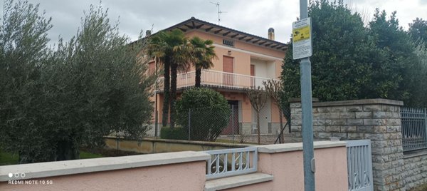 casa indipendente in vendita a Spello