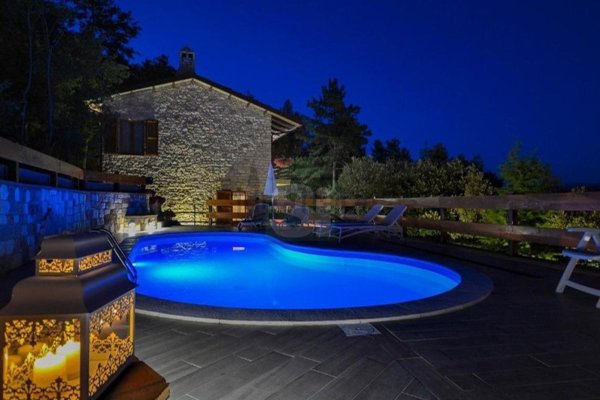 casa indipendente in vendita a Spello