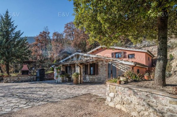 casa indipendente in vendita a Spello in zona Collepino