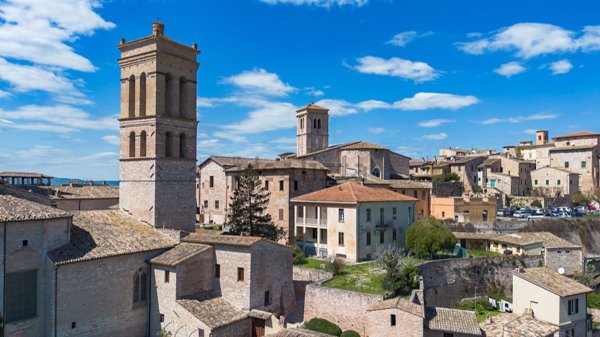 casa indipendente in vendita a Spello