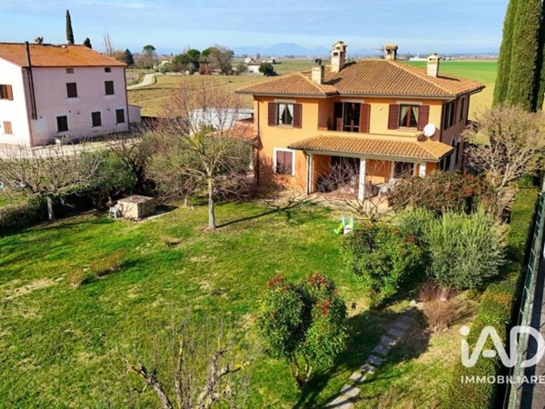 casa indipendente in vendita a Spello in zona Limiti