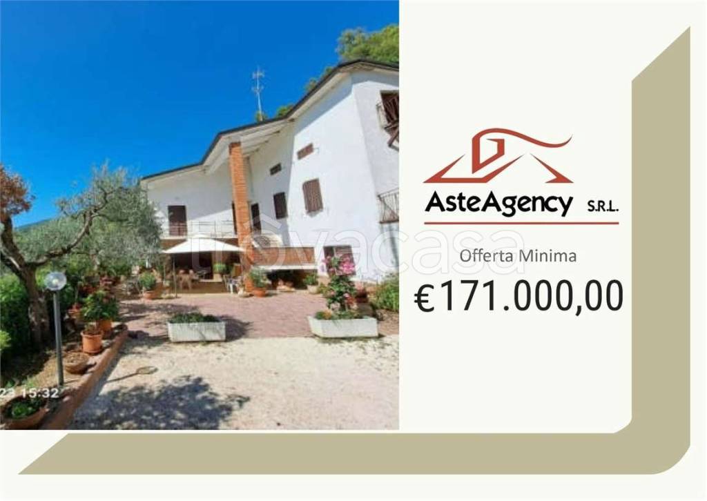 casa indipendente in vendita a Spello