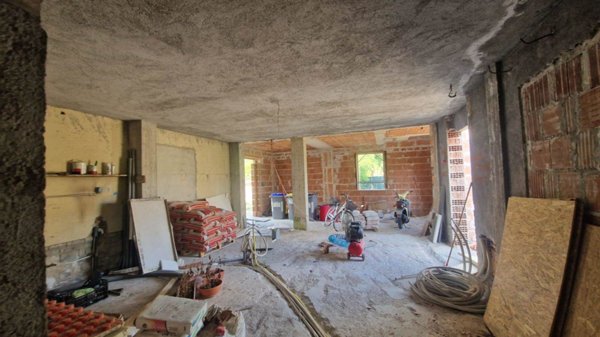 casa indipendente in vendita a Spello