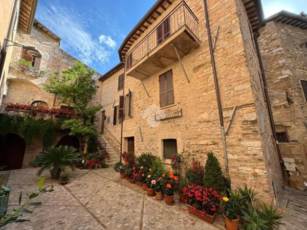 casa indipendente in vendita a Spello