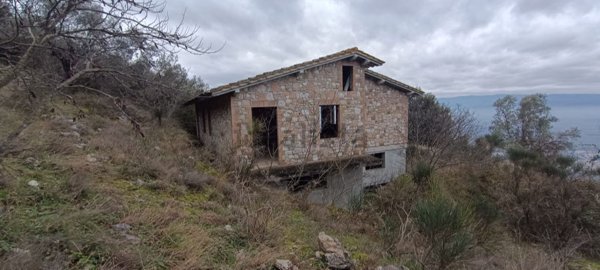 pentavano in vendita a Spello