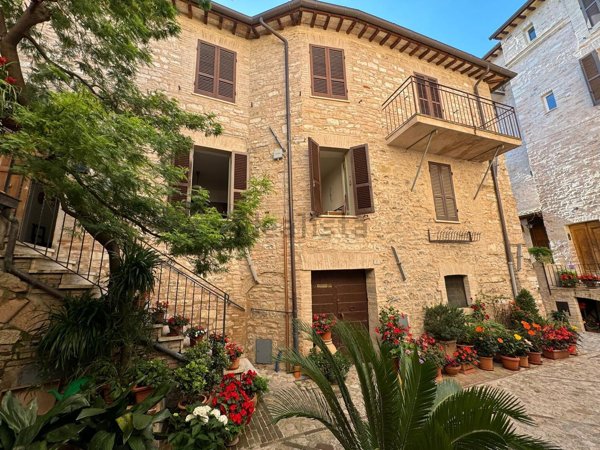 casa semindipendente in vendita a Spello