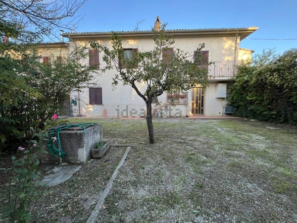 casa indipendente in vendita a Spello in zona Limiti