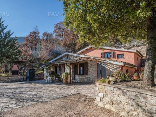 casa indipendente in vendita a Spello in zona Collepino