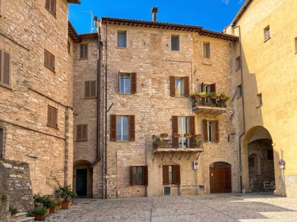 casa indipendente in vendita a Spello