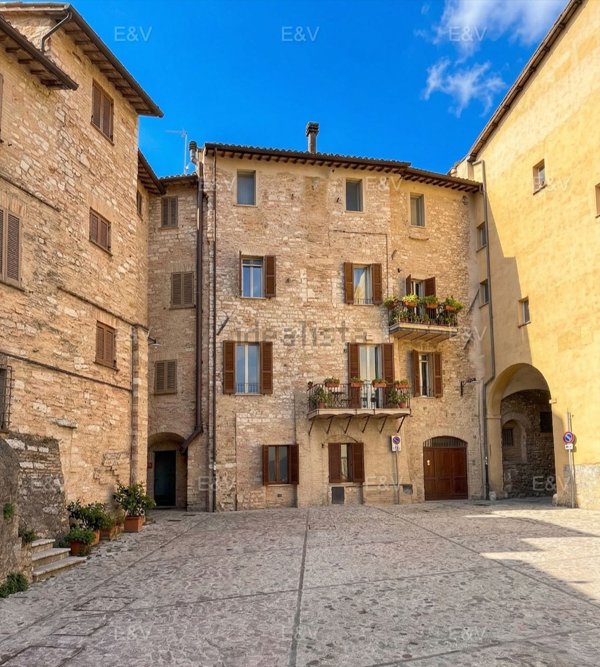 casa indipendente in vendita a Spello