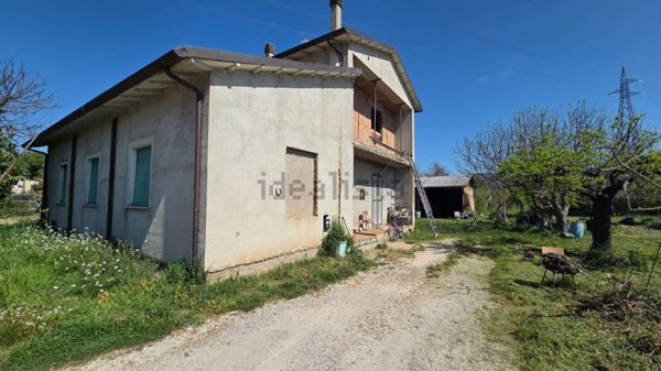 casa indipendente in vendita a Spello