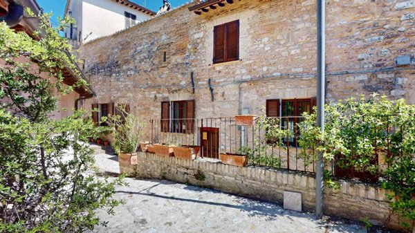 casa indipendente in vendita a Spello