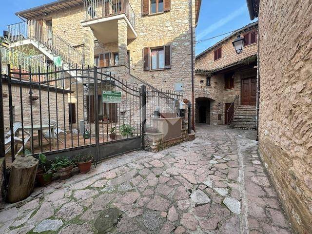 appartamento in vendita a Spello in zona Collepino