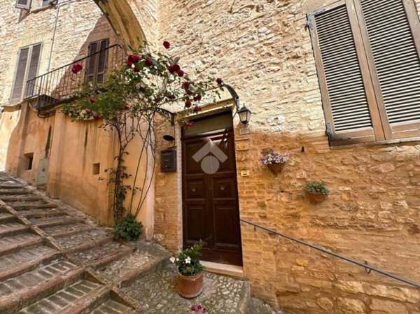 casa indipendente in vendita a Spello
