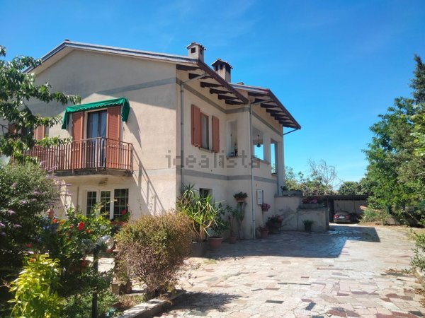 casa indipendente in vendita a Spello in zona Acquatino