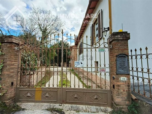 casale in vendita a Spello in zona Capitan Loreto