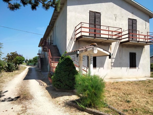 casa indipendente in vendita a Spello in zona Limiti