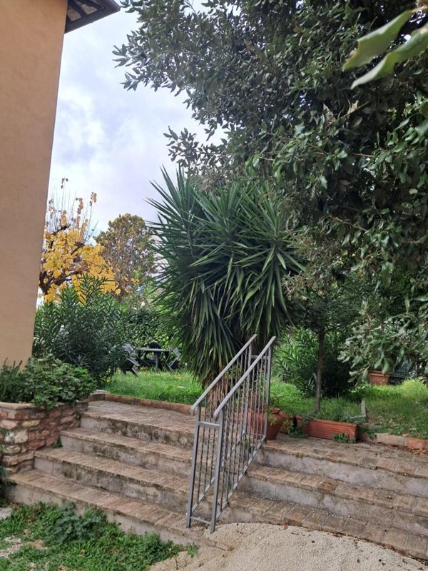 casa indipendente in vendita a Spello