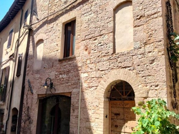 casa indipendente in vendita a Spello