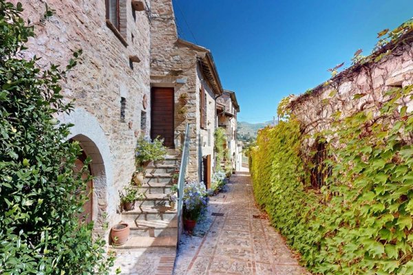casa indipendente in vendita a Spello