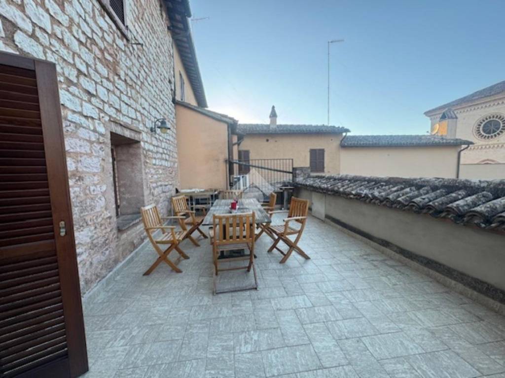 casa indipendente in vendita a Spello