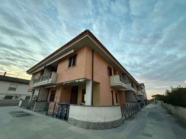 casa indipendente in vendita a Spello