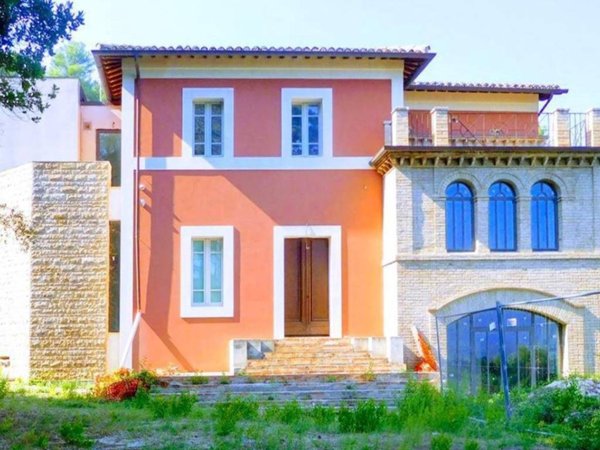 casa indipendente in vendita a Spoleto in zona Eggi
